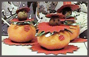 Mandarinen in Weihnachtsdeko