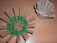 Torftöpfchen schneiden