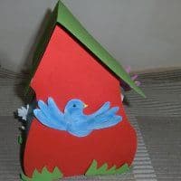 Buntes Vogelhaus hinten