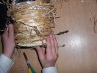 Eimer aus Stroh basteln