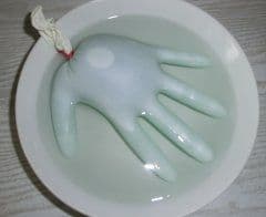 Glibberhand in der Schüssel