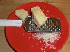 Käse und Reibe