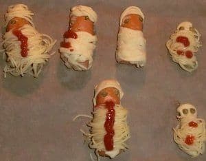 Herzhafte Mumien auf Backblech
