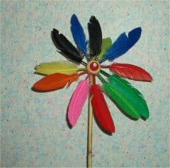 Artikelbild Windrad mit bunten Federn basteln