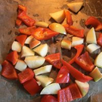 Äpfel und Paprika im Ofen